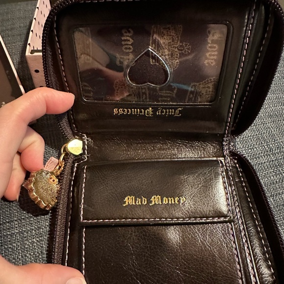 NWT- Rare Juicy Couture Embroidered Pink Floral Wallet in Gift Box - Picture 3 of 9